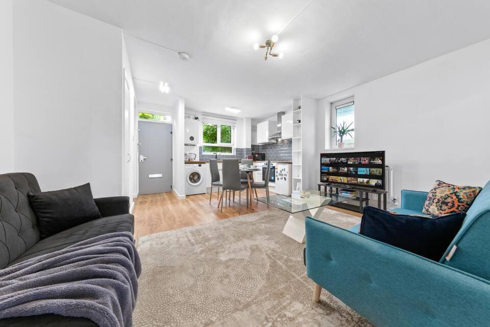 Apartment *brand New 1 Bedroom Flat In London* *