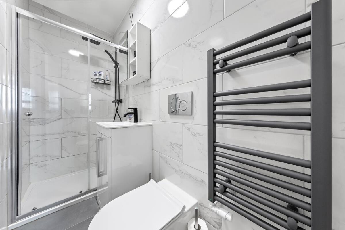 *brand New 1 Bedroom Flat In London* Apartment *
