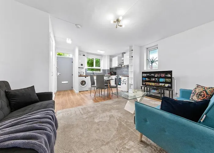 *Brand New 1 Bedroom Flat In Central London*