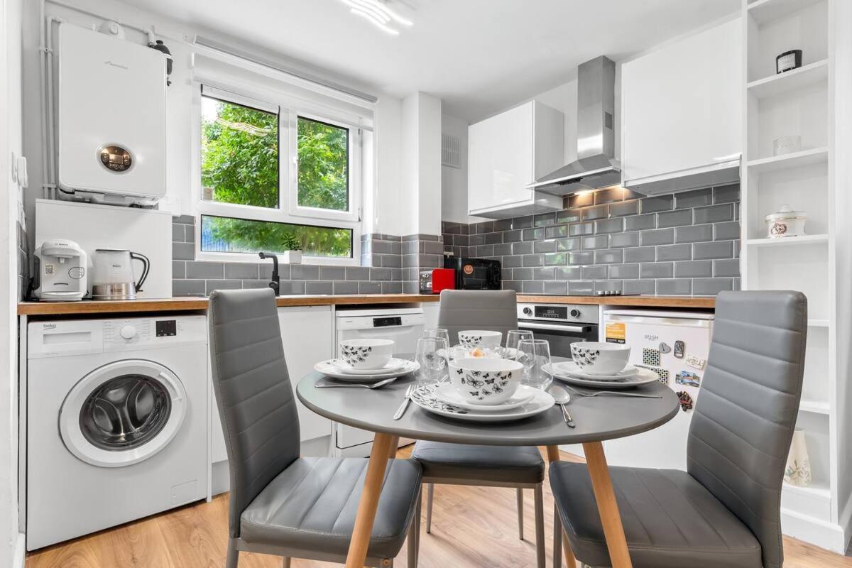 *brand New 1 Bedroom Flat In London* London