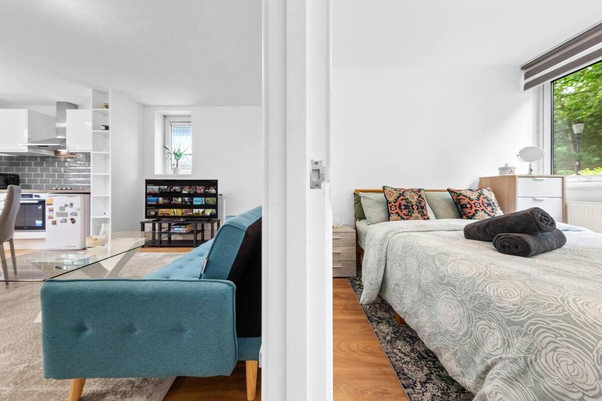 *brand New 1 Bedroom Flat In London* *
