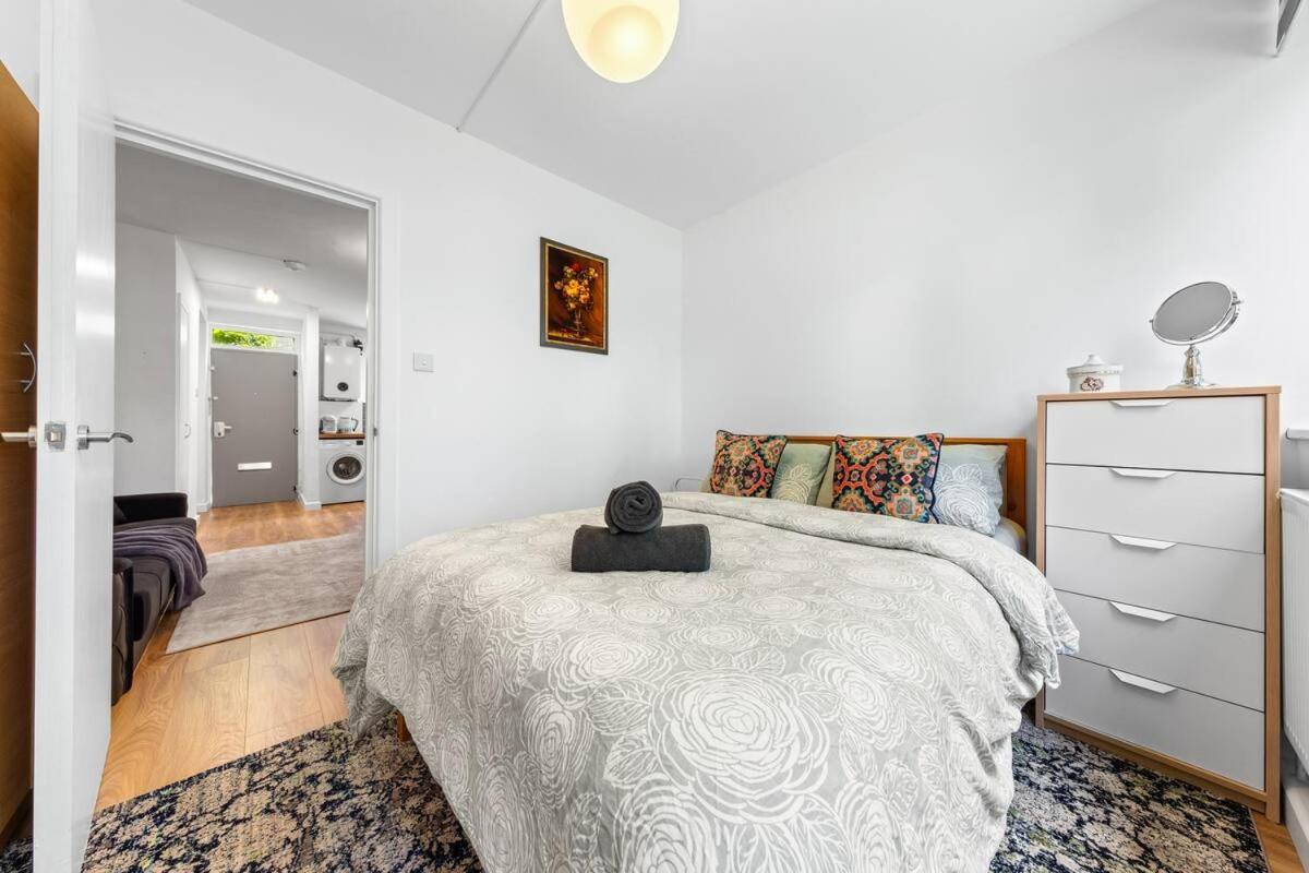 *brand New 1 Bedroom Flat In London* London