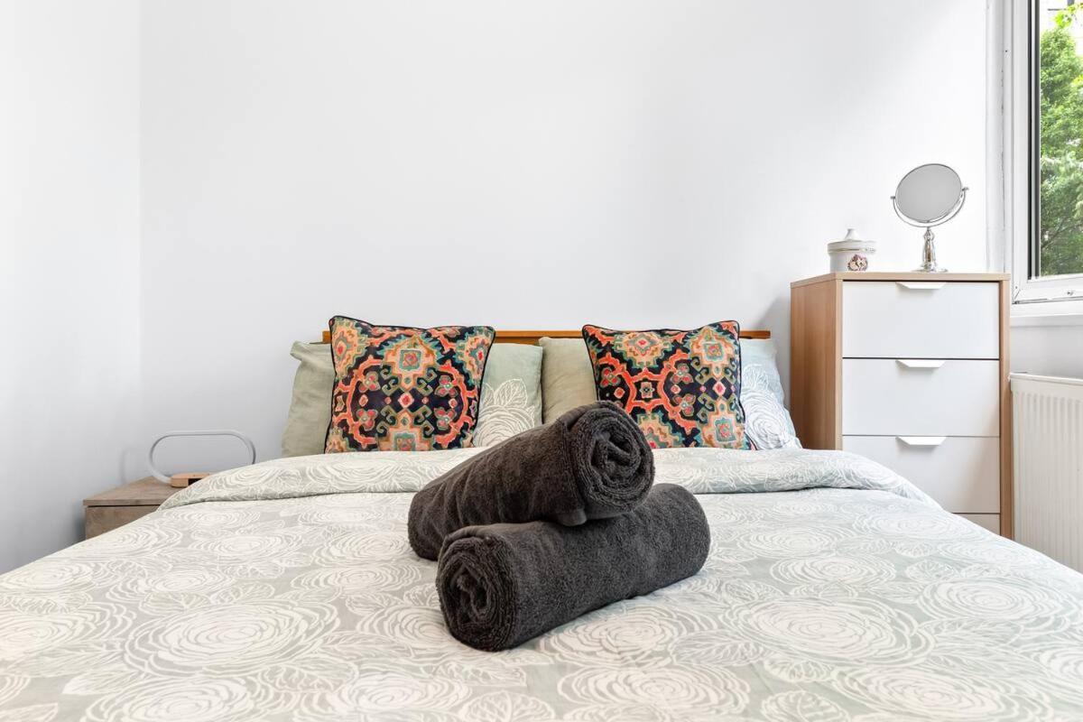 *brand New 1 Bedroom Flat In London* Apartment