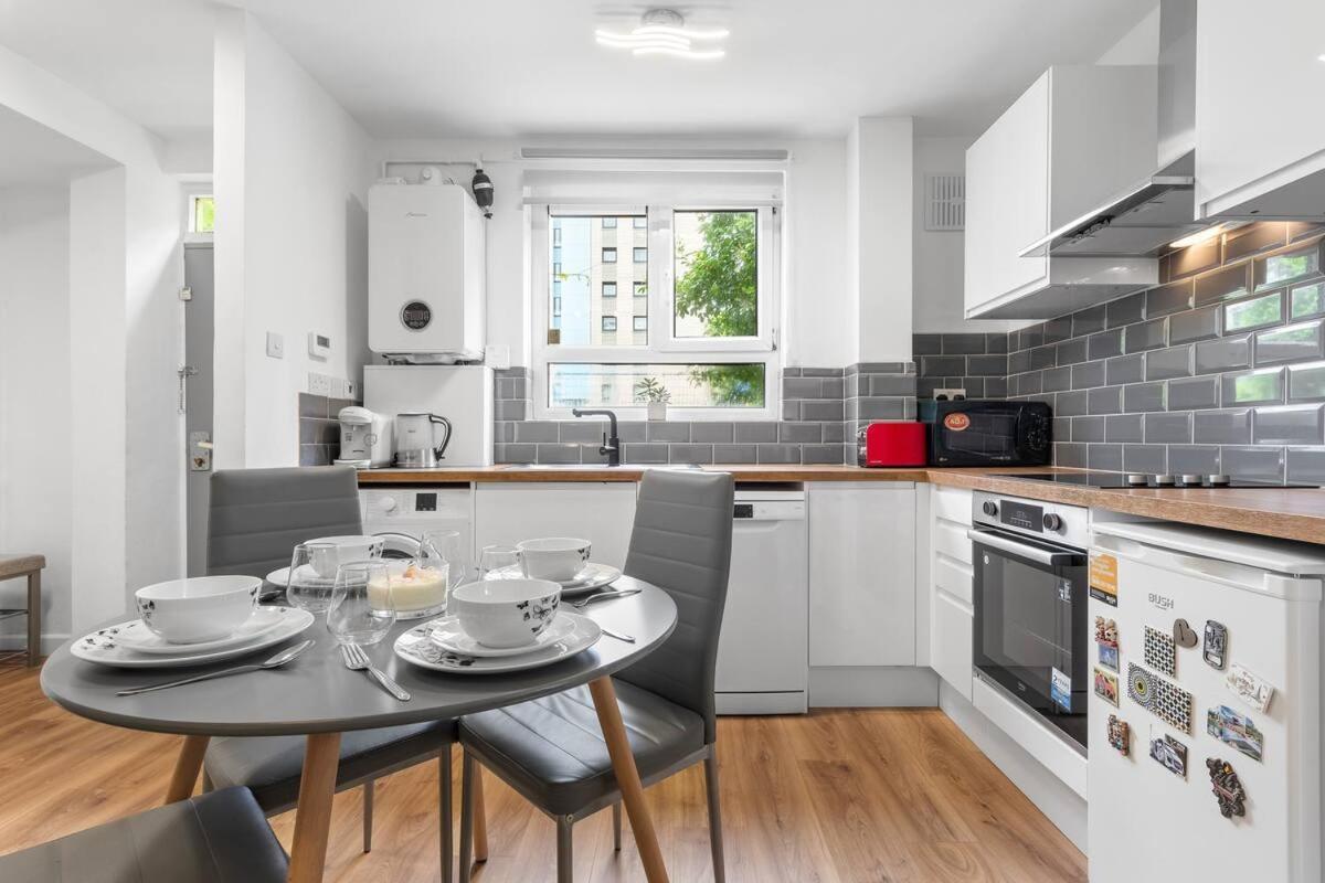 *brand New 1 Bedroom Flat In London* Apartment London